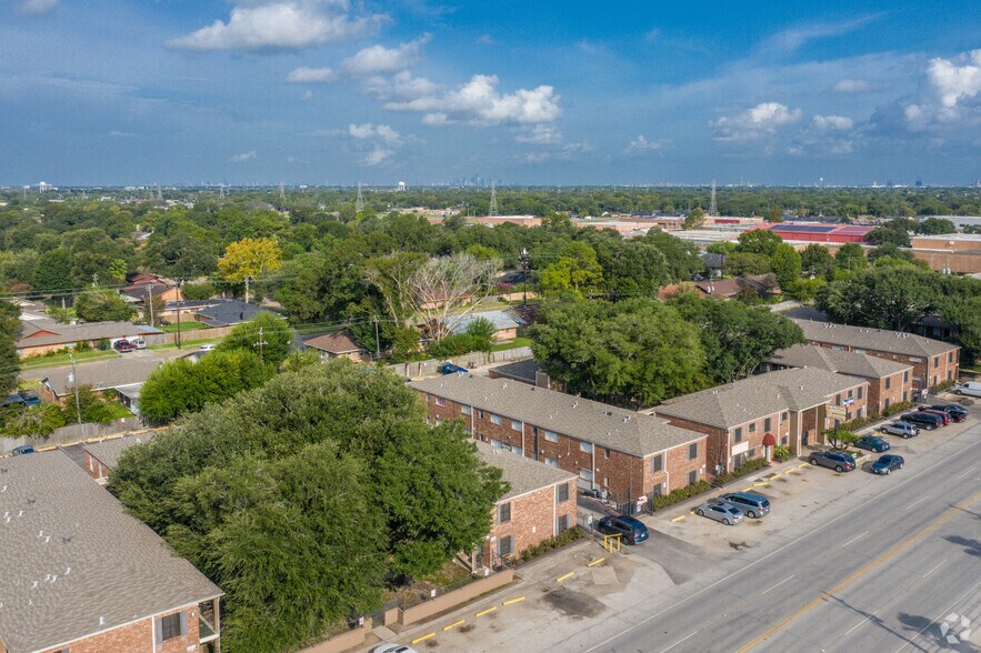 More Photos Of 3940 S Shaver St, Houston Apartments For Sale
