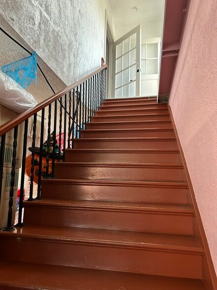 More Photos Of 1856 W Washington Blvd, Los Angeles General Retail For Sale