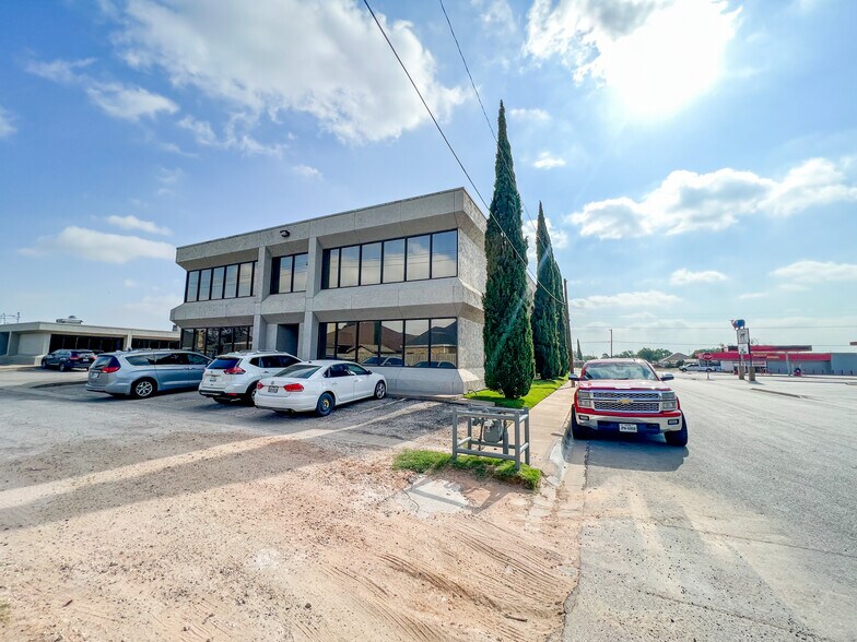 More Photos Of 3001 Big Spring St, Midland Office For Sale
