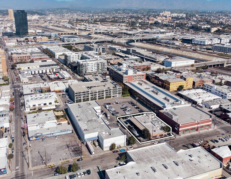 More Photos Of 2045 Violet St, Los Angeles Office For Sale