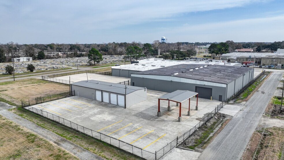 More Photos Of 403 W Admiral Doyle Dr, New Iberia Distribution For Lease