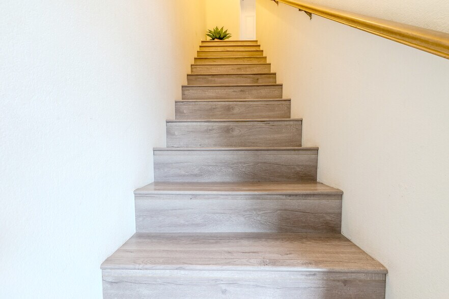 More Photos Of 6501 Woodley Ave, Lake Balboa Apartments For Sale