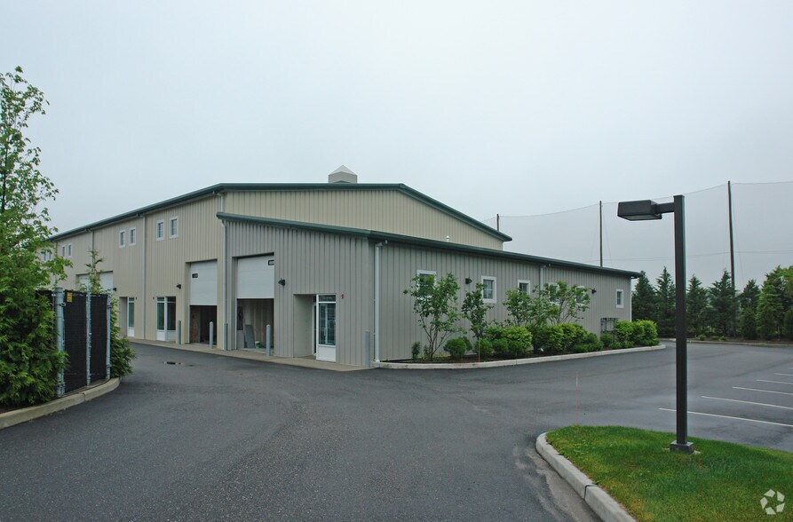 More Photos Of 1 Leecon Ct, Southampton Warehouse For Lease