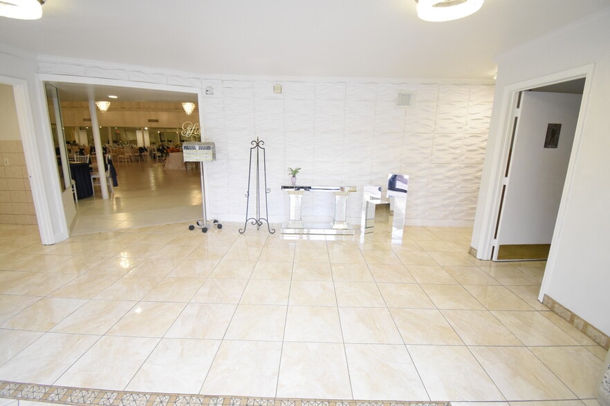 More Photos Of 401 Pennsylvania St, South Houston Lodge Meeting Hall For Sale