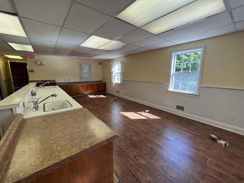 More Photos Of 19 E Main St, Mendham Medical For Sale