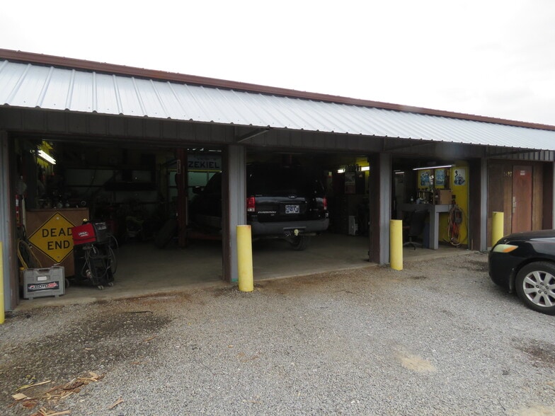 More Photos Of 5497 S Grundy Quarles Hwy, Bloomington Springs Auto Salvage Facility For Sale