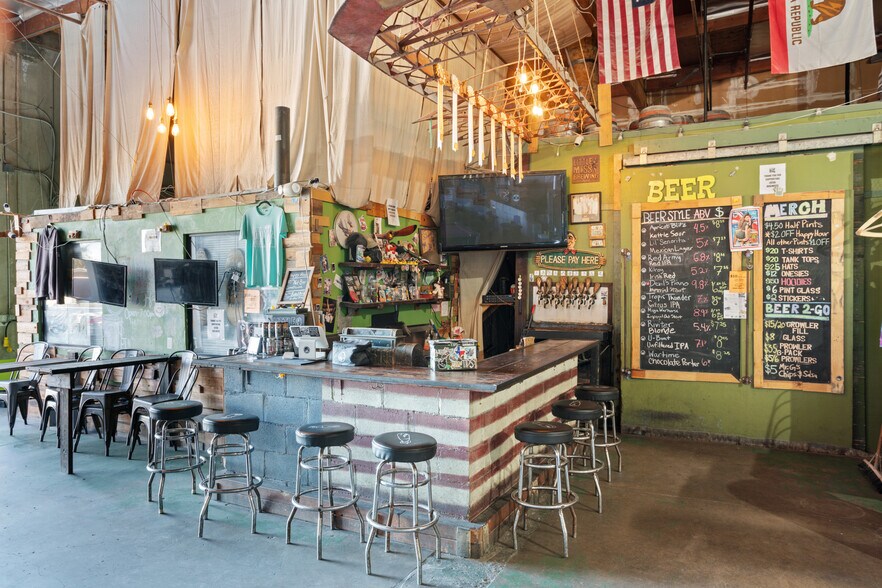 More Photos Of 7949 Stromesa Ct, San Diego Warehouse For Lease