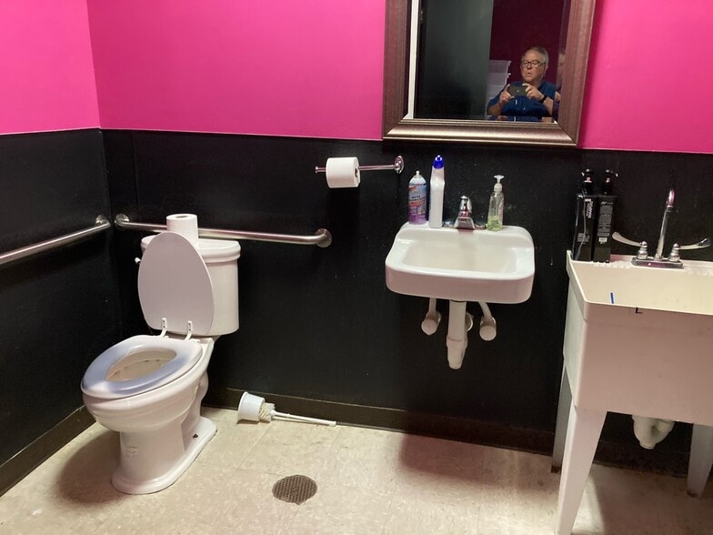 More Photos Of 11660 Westheimer Rd, Houston Unknown For Lease