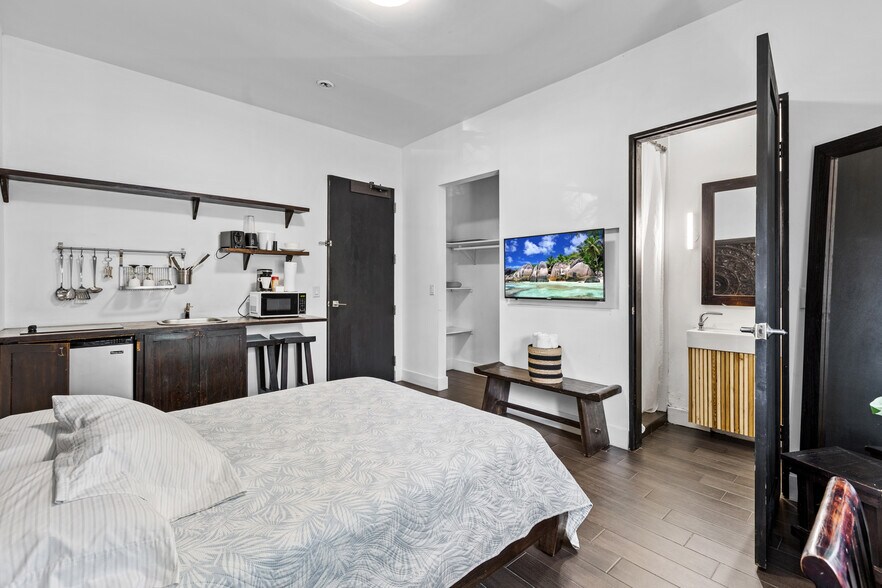 More Photos Of 575 NE 61st St, Miami Hotel For Sale