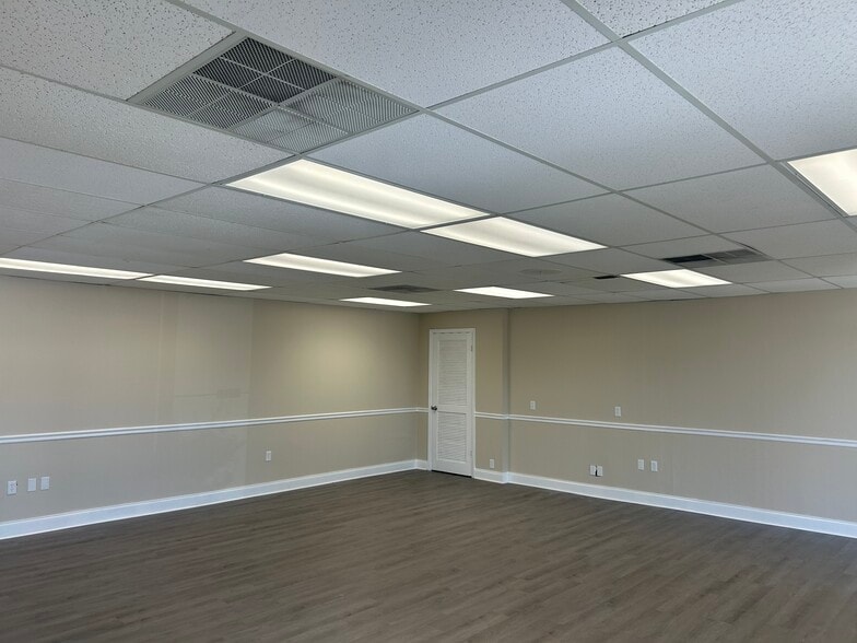 More Photos Of 3750 US Highway 27 N, Sebring General Retail For Sale