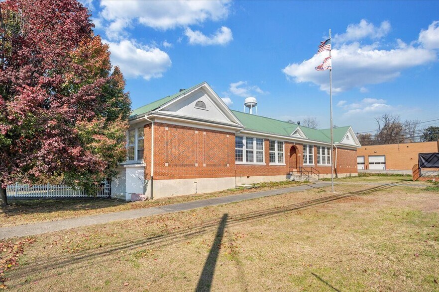 More Photos Of 5383 Lee Hwy, Troutville Freestanding For Sale
