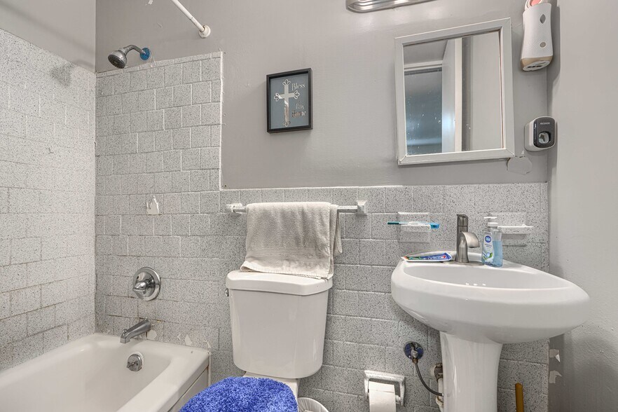 More Photos Of 5461 Cedonia Ave, Baltimore Apartments For Sale