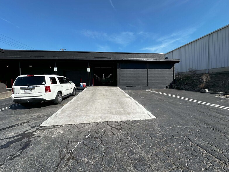 More Photos Of 4676 Paddock Rd, Cincinnati Warehouse For Sale
