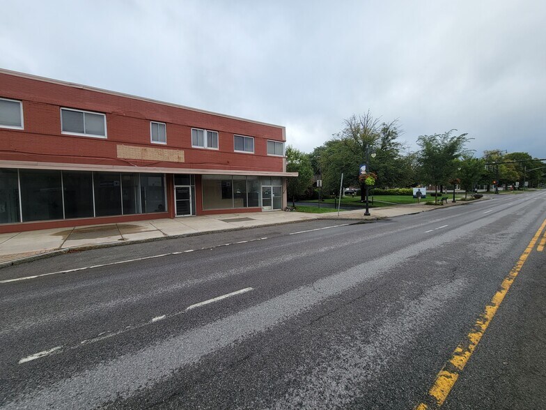 More Photos Of 215 E Main St, Batavia Storefront Retail Office For Lease