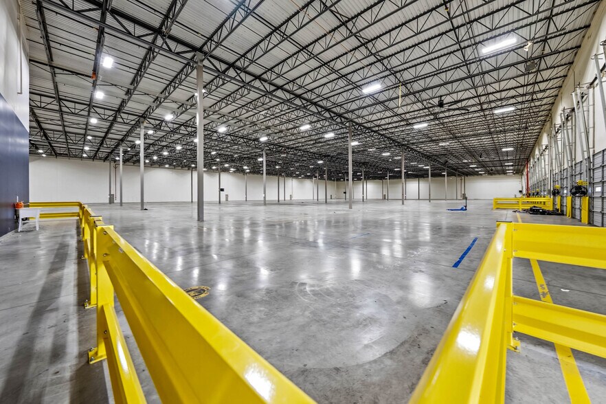 More Photos Of 4689 Industry Dr, Medford Distribution For Lease