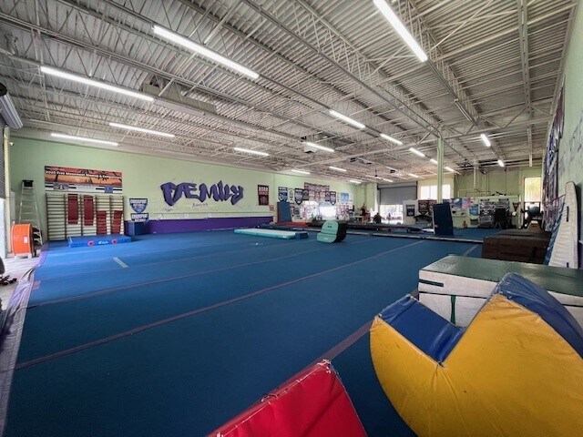 More Photos Of 2801-2847 SE Monroe St, Stuart Warehouse For Lease