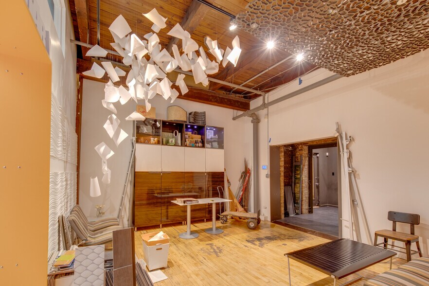 More Photos Of 1000 N Halsted St, Chicago Loft Creative Space For Lease