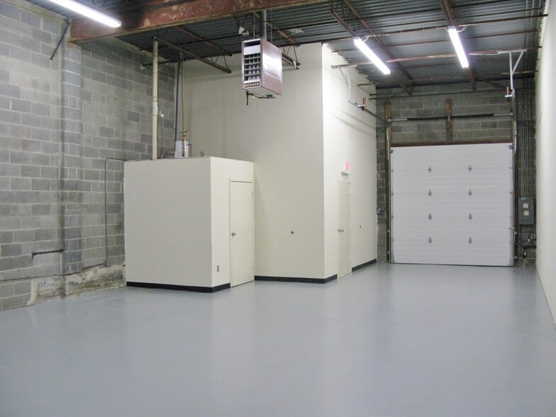 More Photos Of 2201-2353 Distribution Cir, Silver Spring Warehouse For Lease