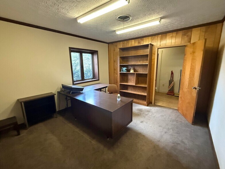 More Photos Of 4348 S Laurel Rd, London Office For Sale