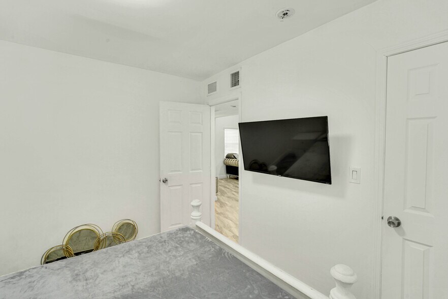 More Photos Of 41 William Rd, West Park Freestanding For Sale
