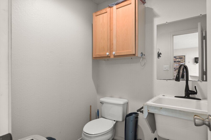 More Photos Of 9530 W FM 515, Alba Specialty For Sale