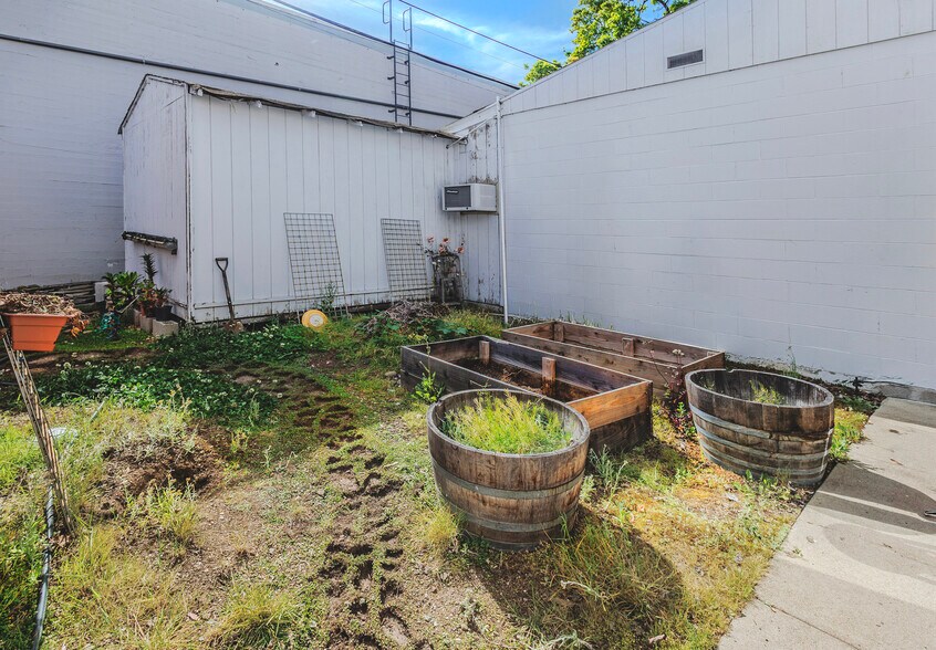 More Photos Of 726 El Camino Real, Redwood City Storefront For Sale