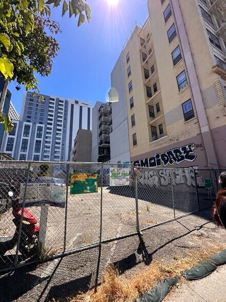 More Photos Of 1416 Martin Luther King Jr way, Oakland Land For Lease