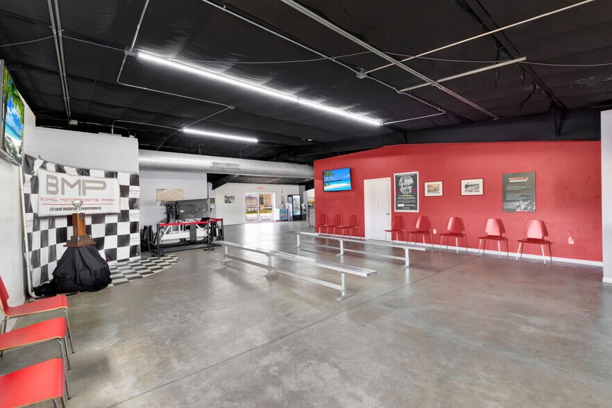 More Photos Of 5821 Pit Rd, Bushnell Flex For Sale