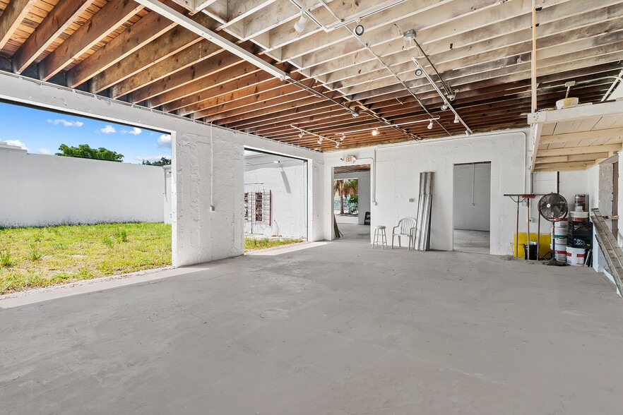 More Photos Of 810 NE 4th Ave, Fort Lauderdale Storefront Retail Office For Lease