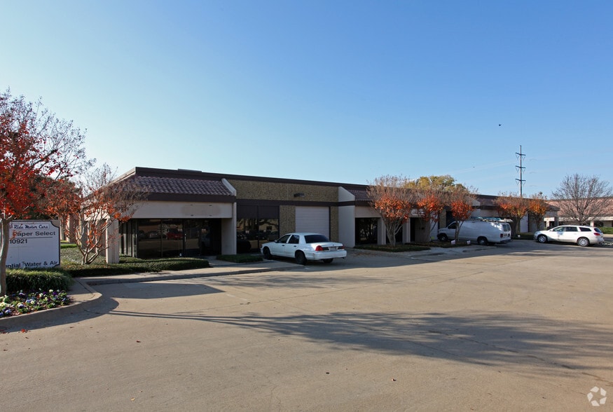 More Photos Of 10921 Shady Trl, Dallas Warehouse For Lease
