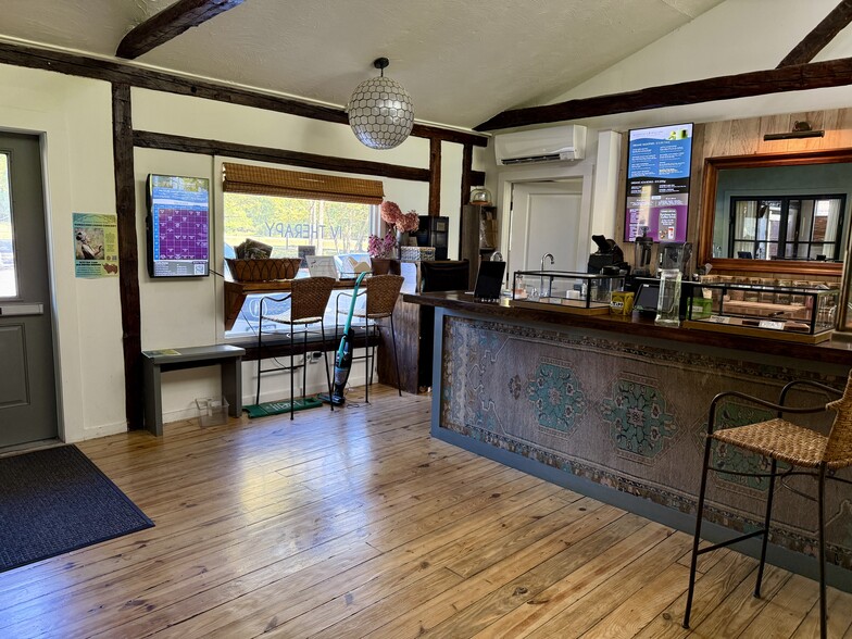 More Photos Of 104 Mill Hill Rd, Woodstock General Retail For Sale