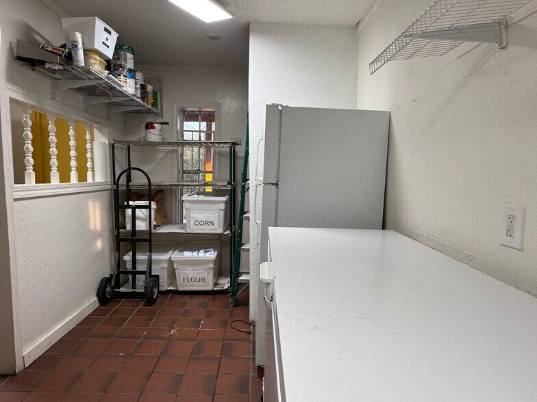 More Photos Of 5402 S Zarzamora St, San Antonio Restaurant For Sale