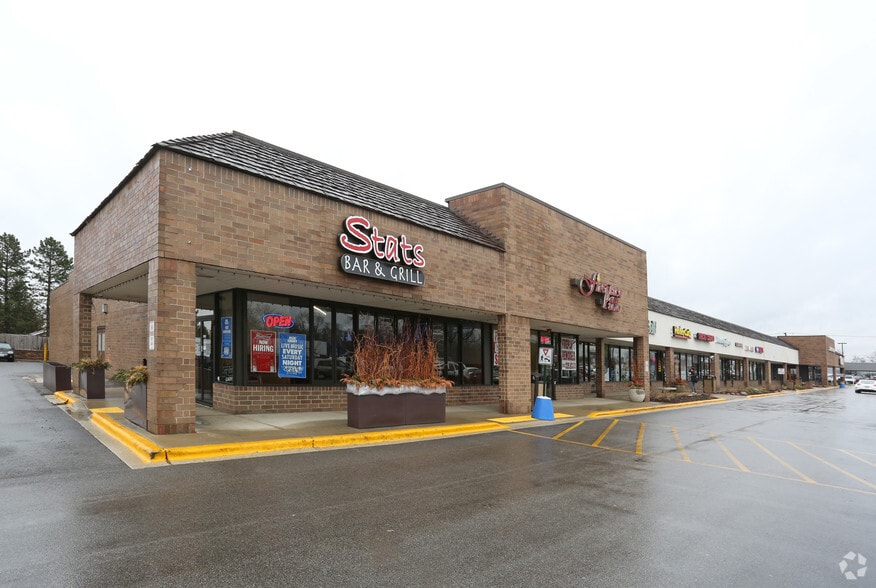 More Photos Of 7201-7247 S Kingery Hwy, Willowbrook General Retail For Lease