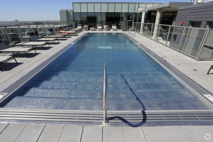 More Photos Of 123 N Desplaines St, Chicago Apartments For Lease