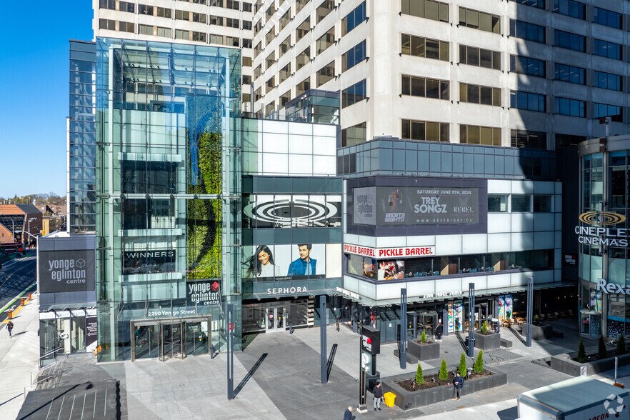 More Photos Of 2300 Yonge St, Toronto Office For Lease