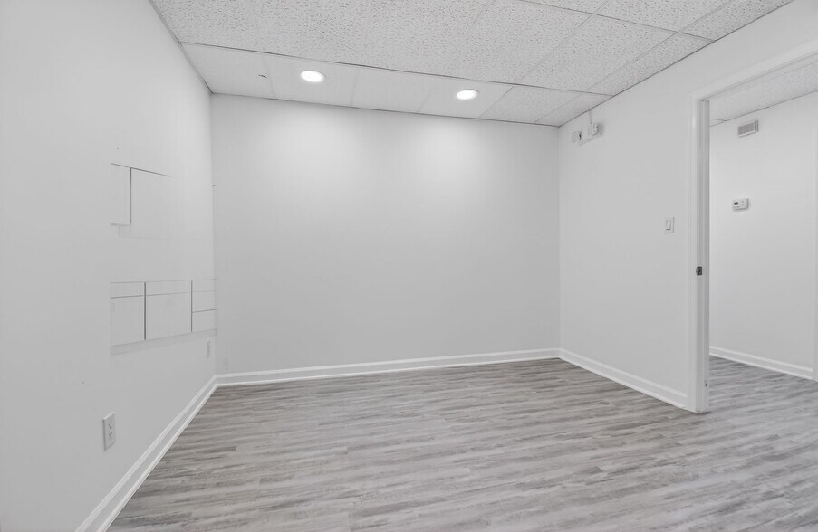 More Photos Of 8607-8609 2nd Ave, Silver Spring Medical For Sale
