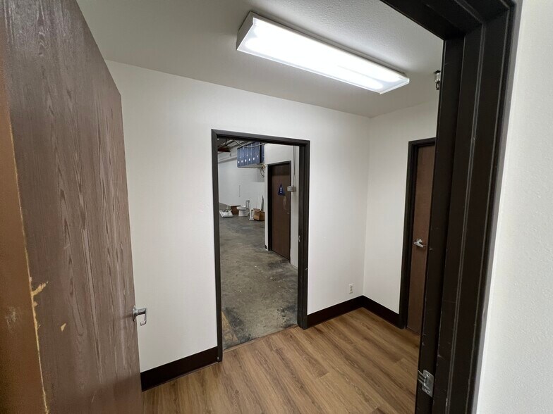 More Photos Of 5436 Cleon Ave, North Hollywood Warehouse For Lease