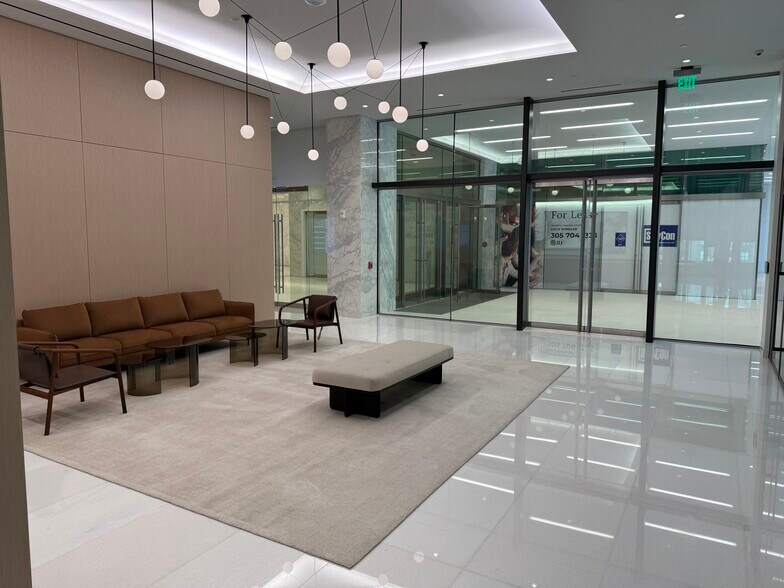 More Photos Of 2 S Biscayne Blvd, Miami Office Residential For Lease