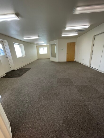 More Photos Of 102 W Clark St, Medford Warehouse For Lease