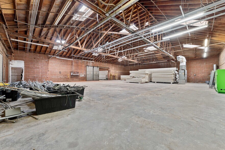 More Photos Of 15610 S Main St, Gardena Distribution For Sale