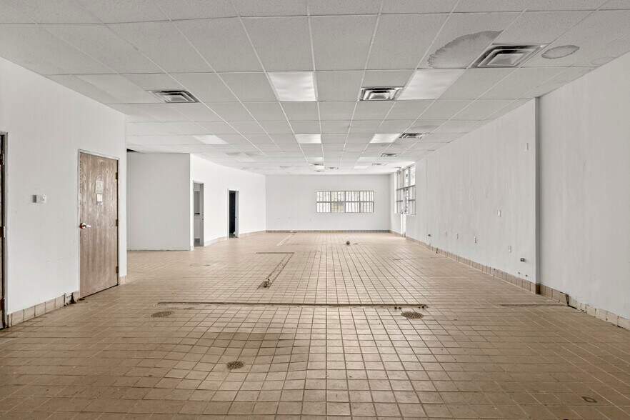 More Photos Of 2300 S Schaefer Hwy, Detroit Storefront For Sale