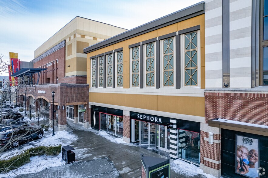 More Photos Of 5101 Fashion Dr, Nanuet Unknown For Lease