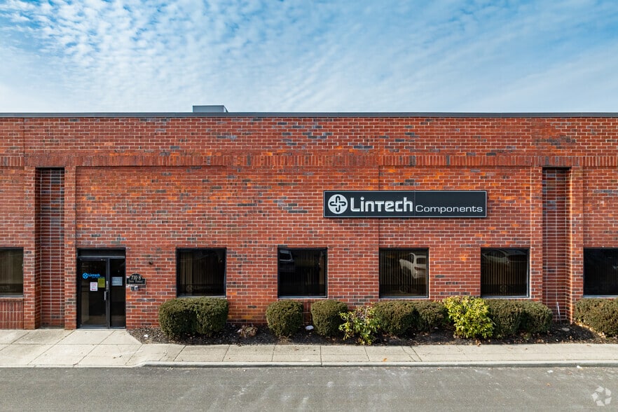 More Photos Of 710 Union Pky, Ronkonkoma Warehouse For Sale