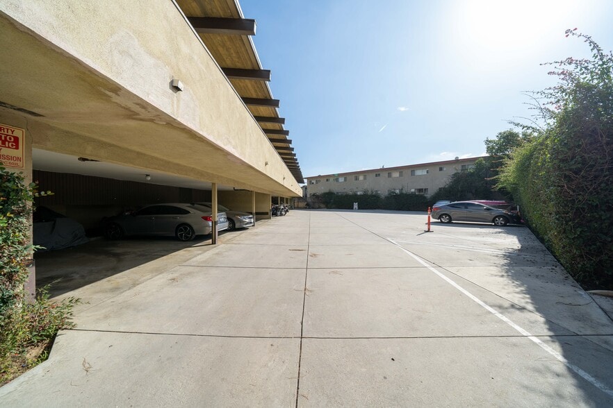 More Photos Of 5934 Buffalo Ave, Van Nuys Apartments For Sale