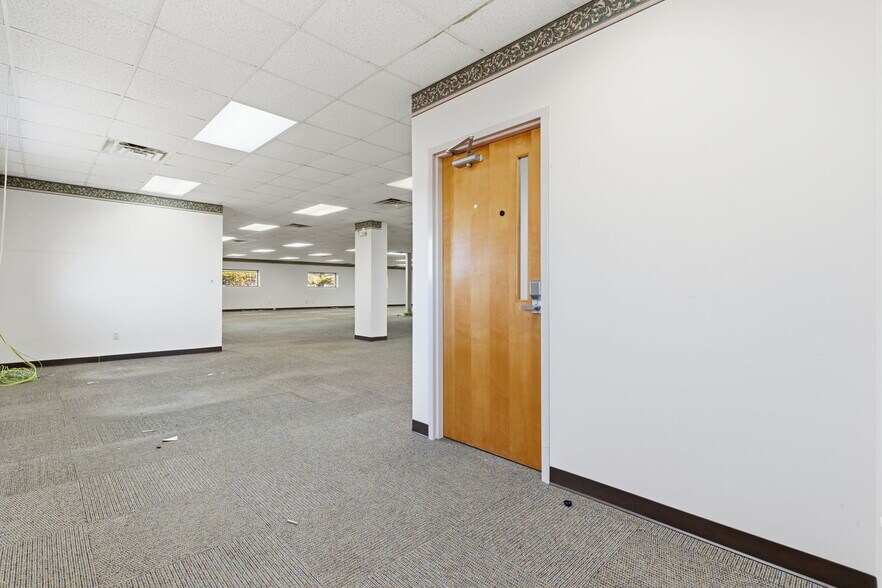 More Photos Of 1612 N Osteopathy, Kirksville Office For Sale