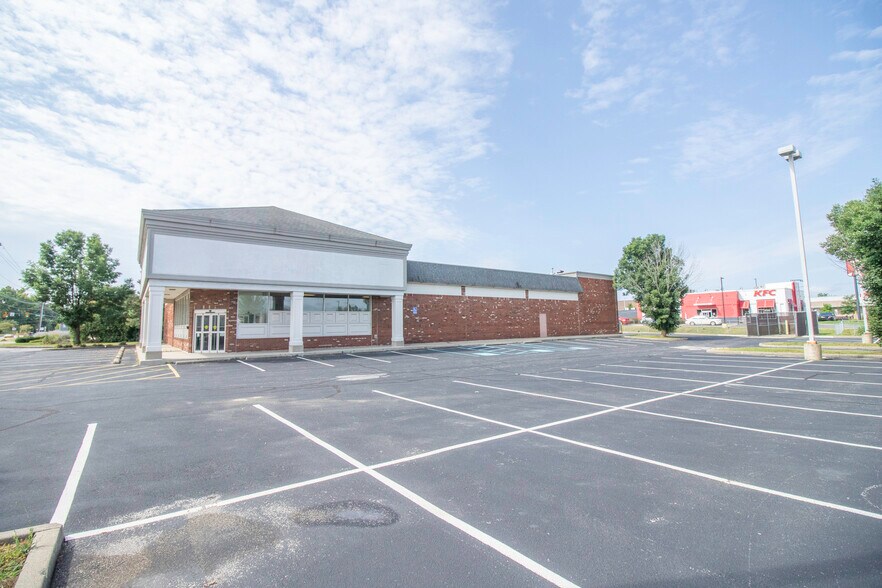 More Photos Of 601 W Sagamore Pky, West Lafayette General Retail For Lease