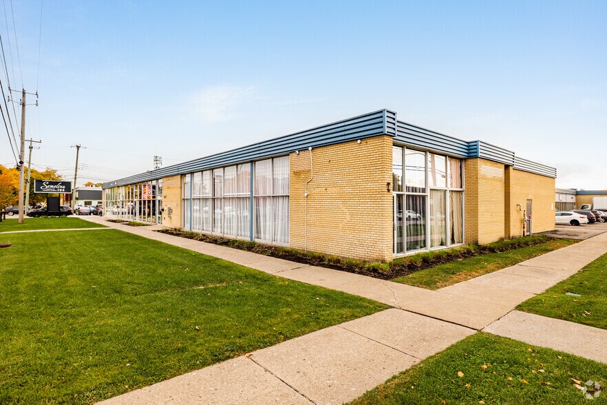 Primary Photo Of 8050-8080 Rue Jarry, Montréal Research And Development For Lease