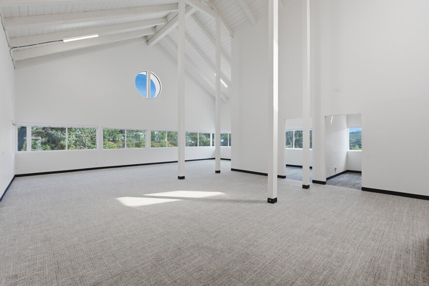 More Photos Of 5677 Oberlin Dr, San Diego Office For Sale
