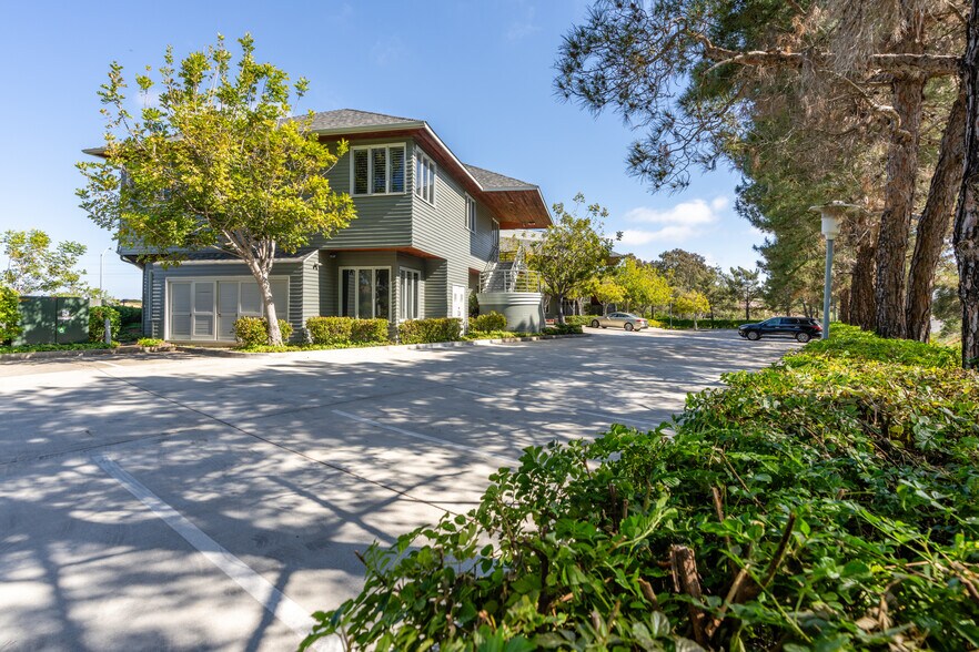 More Photos Of 5190 Governor Dr, San Diego Office For Lease