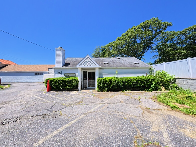 More Photos Of 125 E Jericho Tpke, Huntington Station Freestanding For Lease